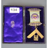 A 9ct gold Masonic medal (square only).