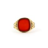 A gentleman's yellow metal (tested minimum 9ct gold) signet ring set with carnelian, (Y).