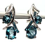 A pair of 925 silver earrings set with London blue topaz, L. 2.1cm.