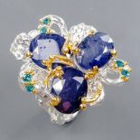 A 925 silver gilt ring set with oval cut sapphires and apatites, (P).