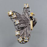 A 925 silver butterfly shaped ring set with sapphire and blue topaz, (L.5).