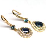 A pair of 925 silver gilt drop earrings set with pear cut sapphires and blue topaz, L. 3.5cm.