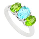 A 925 silver ring set with oval cut blue topaz and peridots, (S).