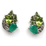 A pair of 925 silver earrings set with oval cut emeralds, peridots and white stones, L. 1.3cm.