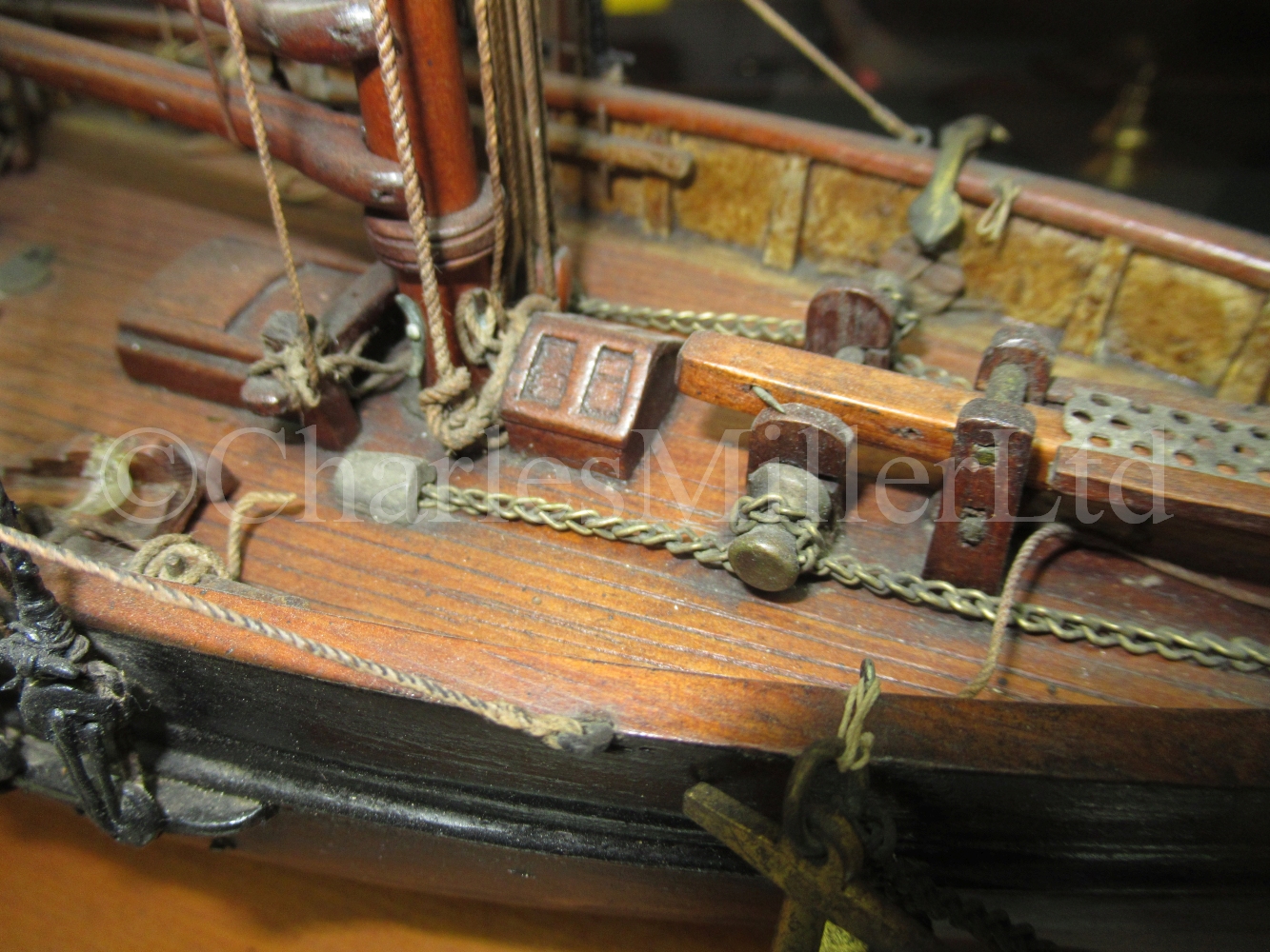 A 19TH CENTURY MODEL FOR A GAFF-RIGGED PILOT CUTTER OF CIRCA 1820 - Bild 3 aus 5