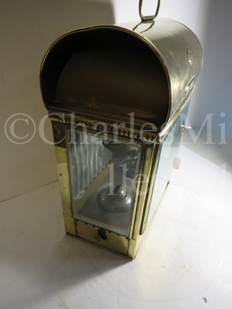A FINE AND LARGE BRASS OIL LAMP FROM TRINITY HOUSE LIGHT VESSEL 94 BY ROB. MOORE & NEILL, GLASGOW, - Image 7 of 8