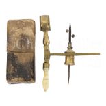 Ø A SIMPLE MICROSCOPE, ENGLISH, CIRCA 1740