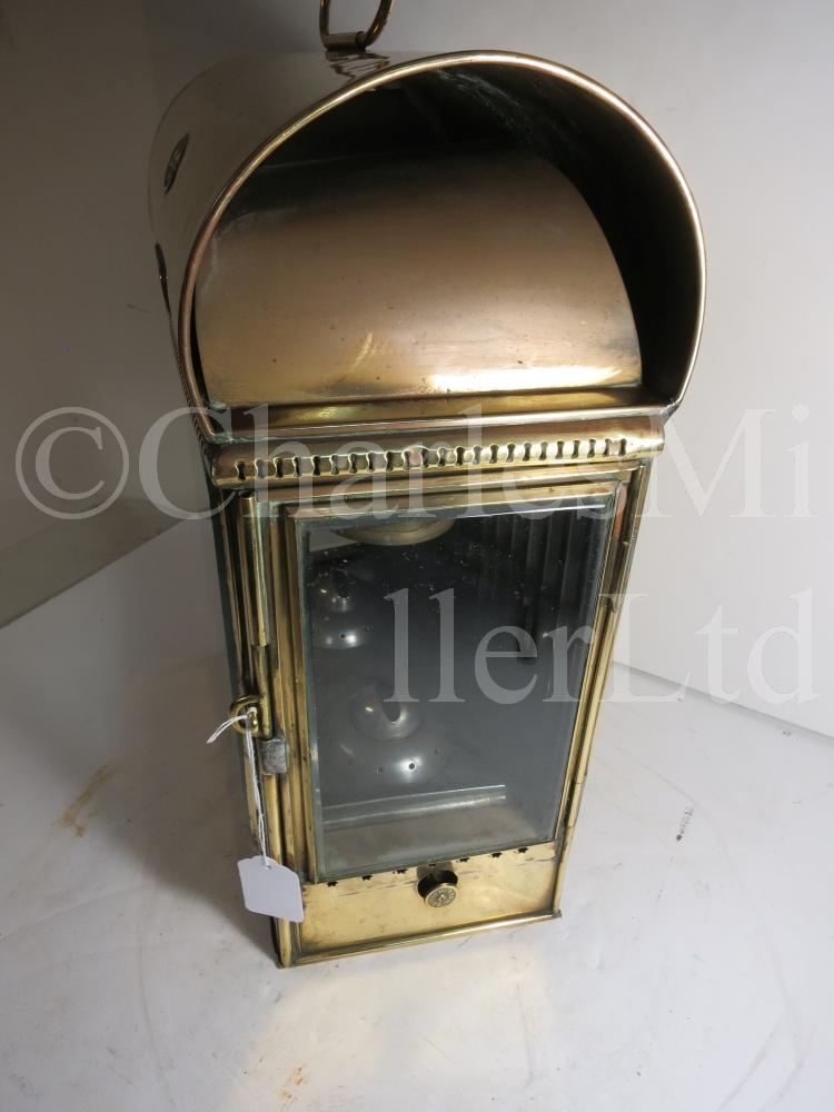 A FINE AND LARGE BRASS OIL LAMP FROM TRINITY HOUSE LIGHT VESSEL 94 BY ROB. MOORE & NEILL, GLASGOW, - Image 6 of 8