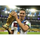 Football Julian Draxler signed 16x12 colour photo pictured with the World Cup while playing for