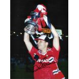 Football Lee Martin signed 16x12 colour photo pictured with the FA Cup during his time with