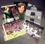 Football Goalkeepers collection includes 5 signed photos from some great keepers from the British