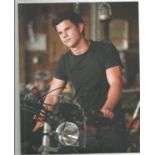 Taylor Lautner signed 10x8 colour photo from Twilight. Good Condition. All autographs come with a