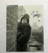 Supermodel Twiggy signed 10 x 8 inch b/w photo. Good condition. All signed pieces come with a