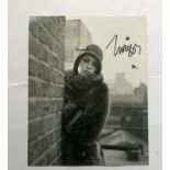 Supermodel Twiggy signed 10 x 8 inch b/w photo. Good condition. All signed pieces come with a