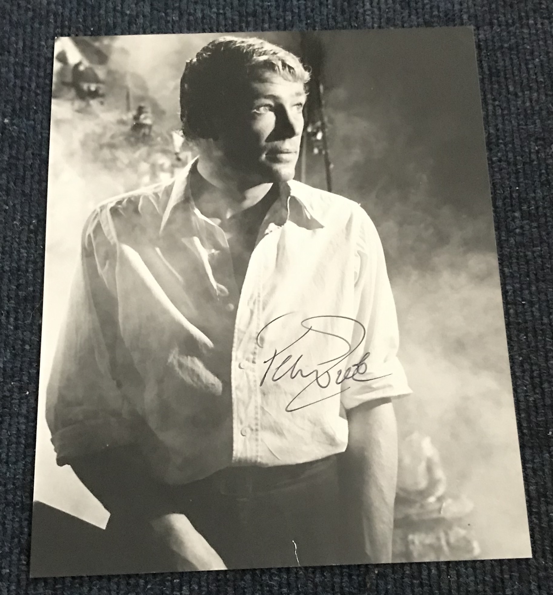 Peter O'Toole signed 10 x 8 inch b/w photo in early years.