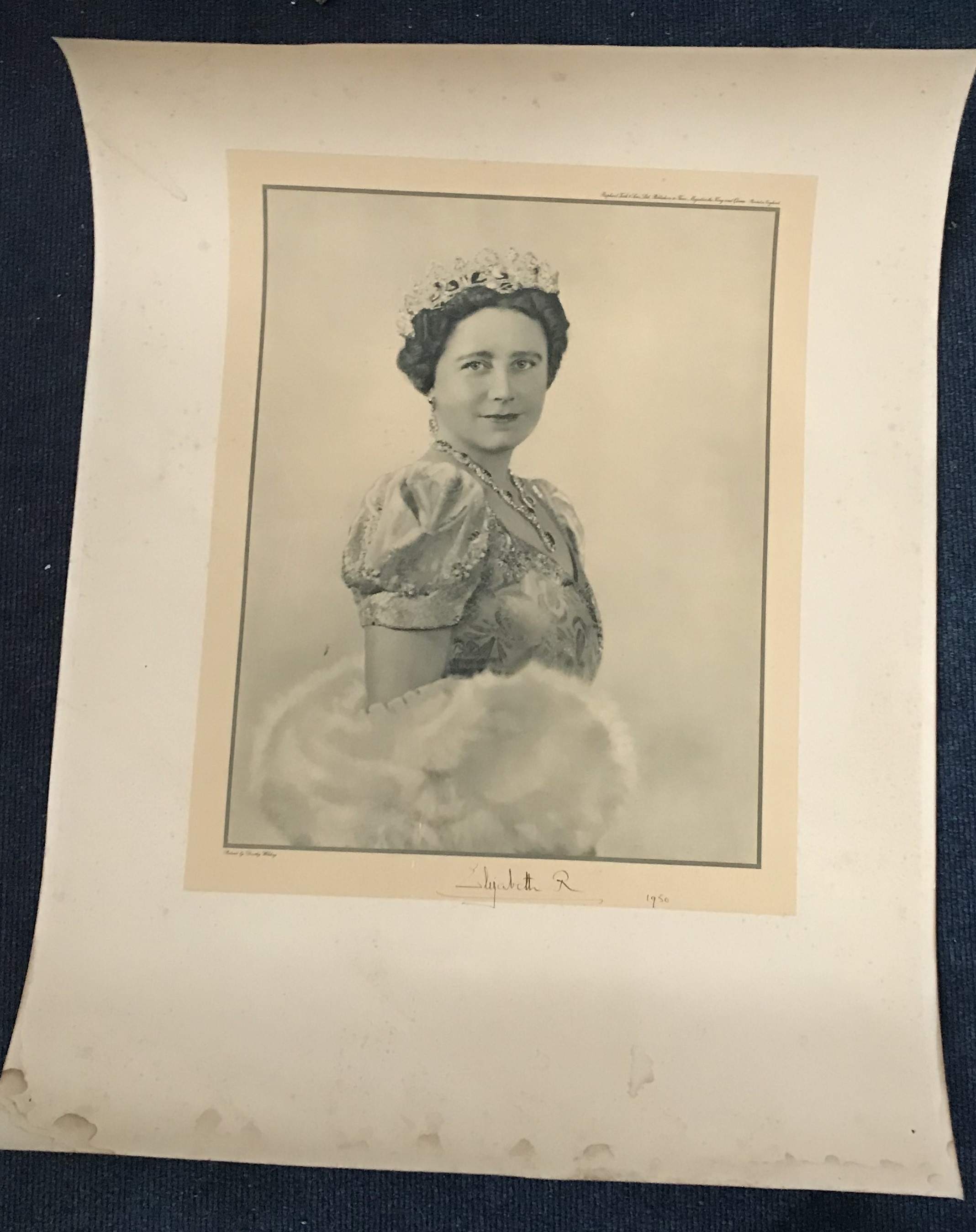 King George and Queen Elizabeth Queen Mother signed pair Rafael Tuck Prints dated 1950 - Image 4 of 4