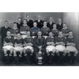 Football Autographed Jack Crompton 12 X 8 Photo B/W, Depicting The 1948 Fa Cup Winning Team