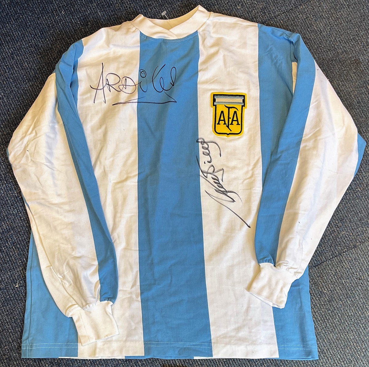 Football Ossie Ardiles and Rick Villa signed Argentina retro home shirt. Good condition. All