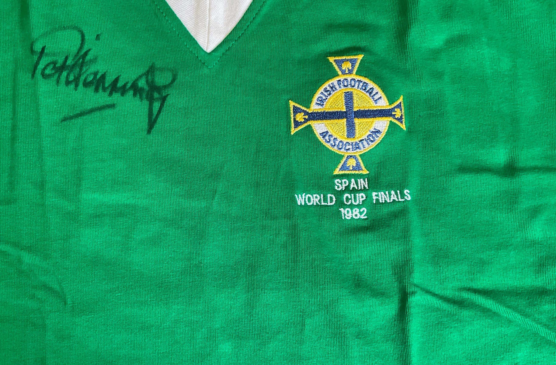 Football Pat Jennings signed Northern Ireland Spain World Cup Finals 1982 retro shirt. Good - Image 2 of 2