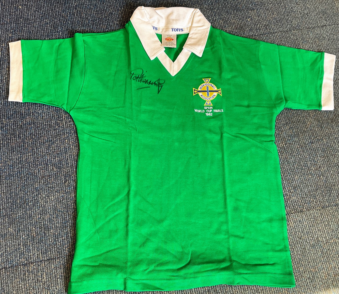 Football Pat Jennings signed Northern Ireland Spain World Cup Finals 1982 retro shirt. Good