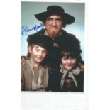 Ron Moody signed 7x5 colour image. Ron Moody was an English actor, singer, composer and writer