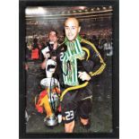 Pepe Reina Signed 8x12 photo while playing for Spain. He is one of the best keepers of his era and