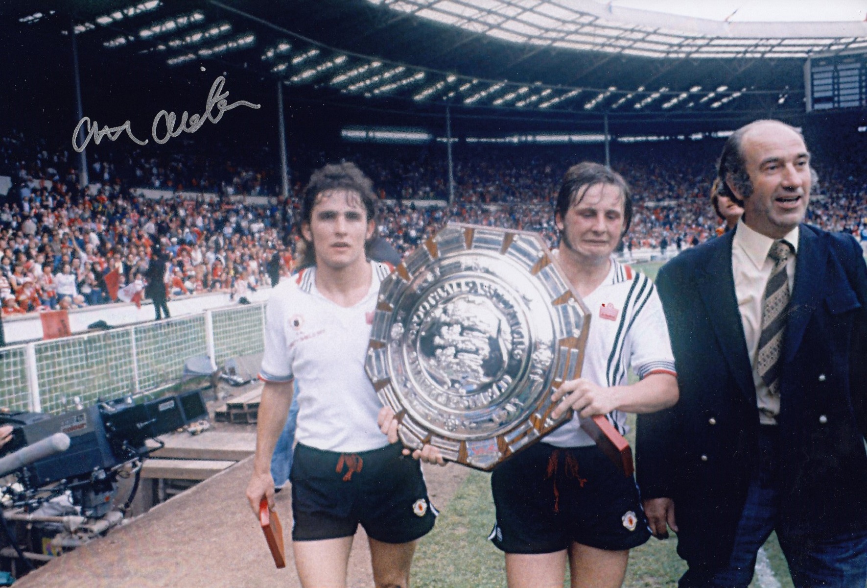 Autographed ARTHUR ALBISTON 12 x 8 photo - Col, depicting Albiston and his Man United team mate