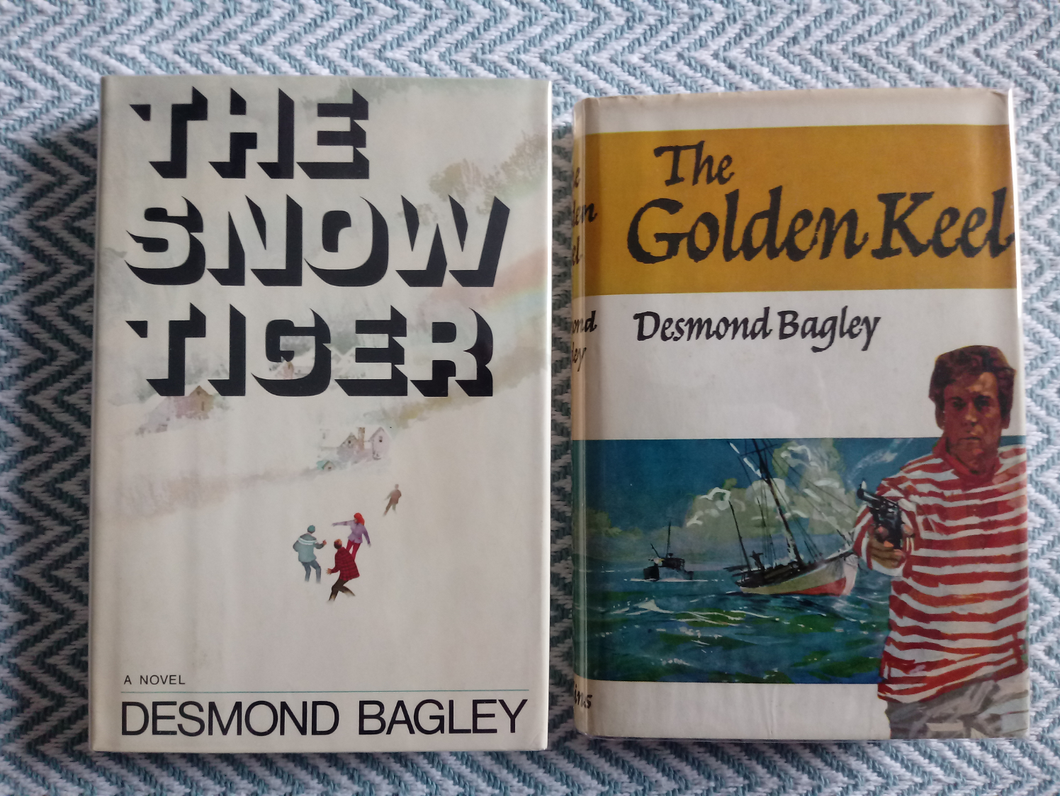 2 x Desmond Bagley hardback books 1-The Snow Tiger signed dedication by author 302 pages published