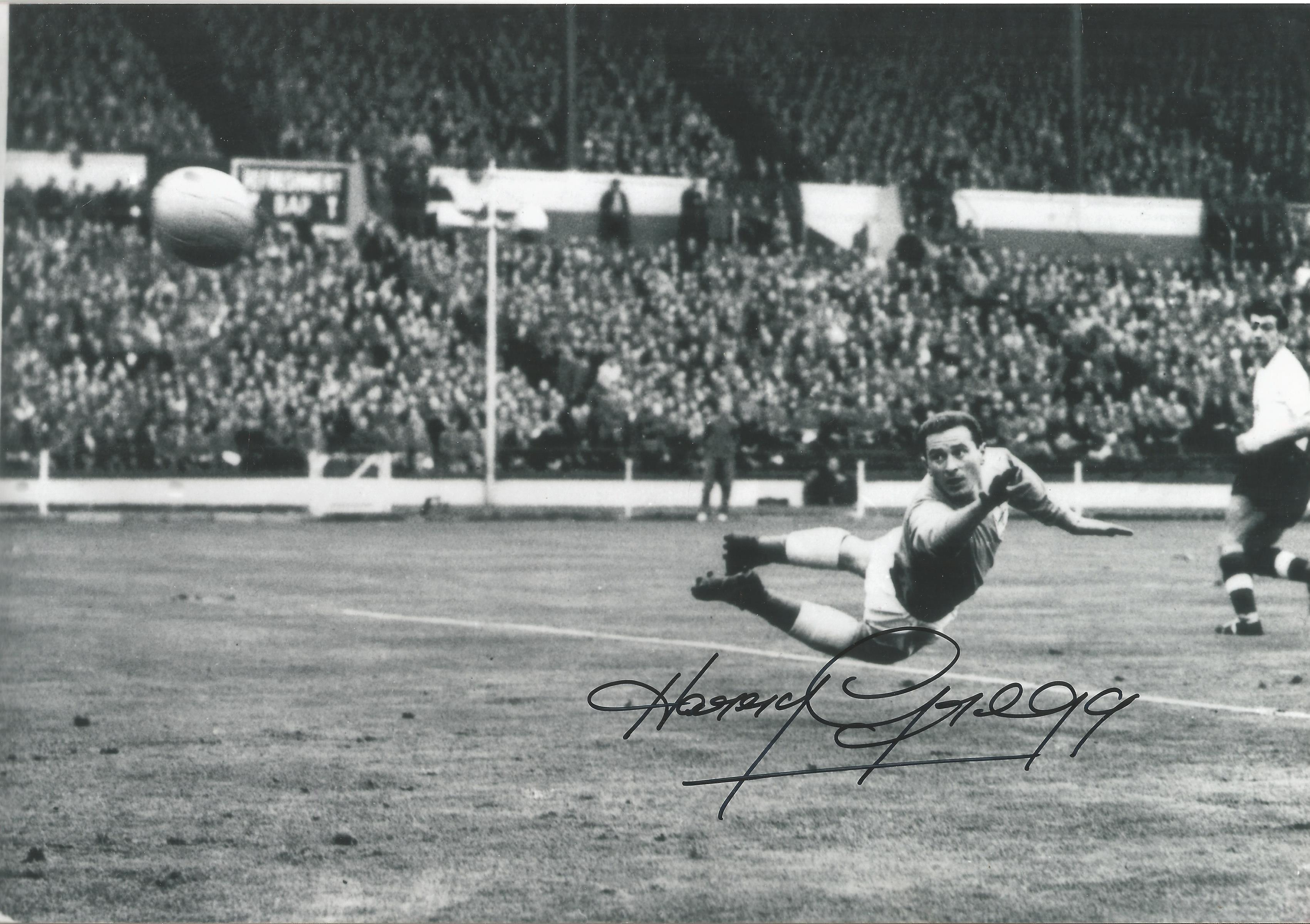 Harry Gregg (1932-2020) Signed 8x12 Northern Ireland Photo. Good Condition. All autographs are