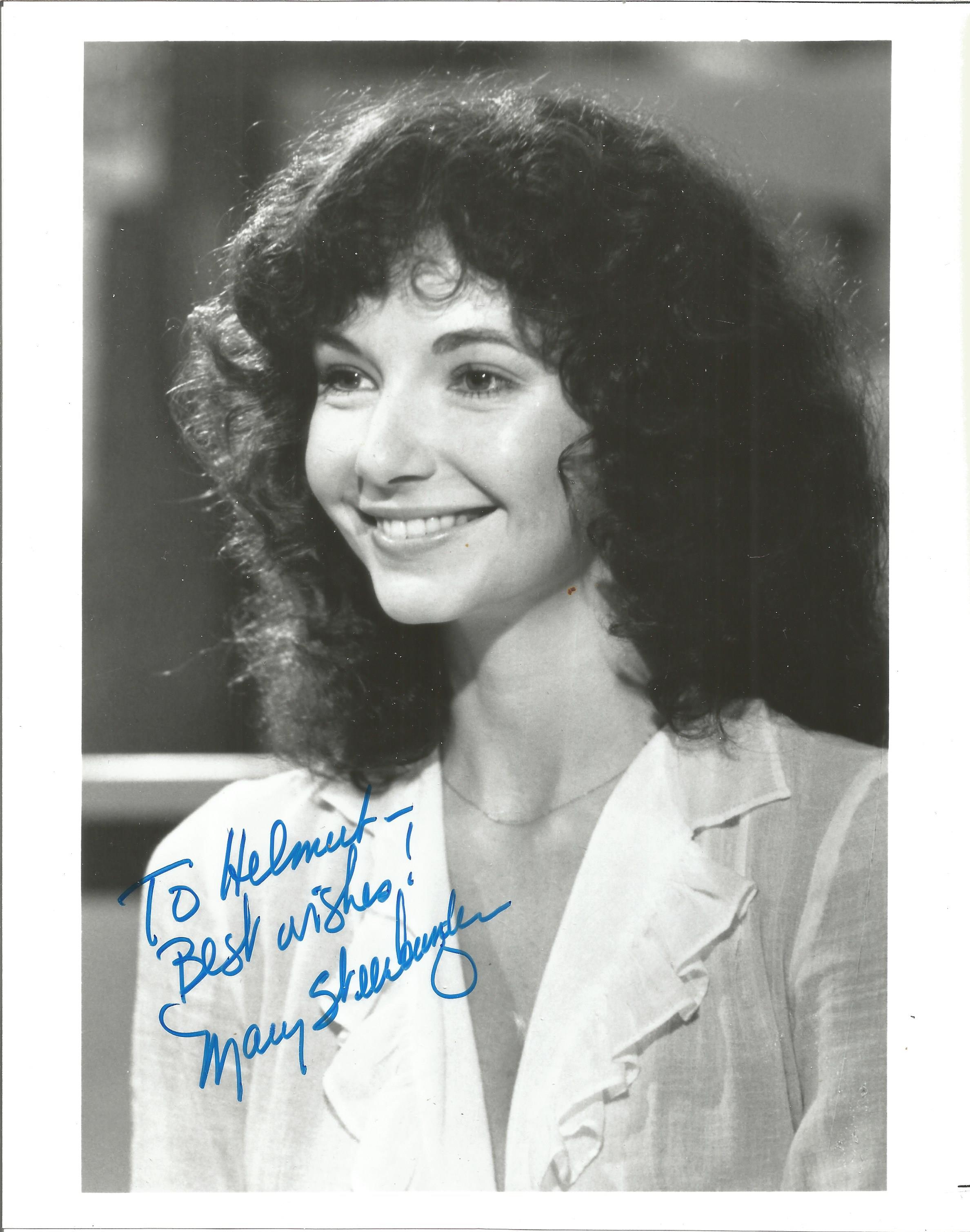 Mary Steenburgen signed 10x8 black and white photo dedicated. Good Condition. All autographs are