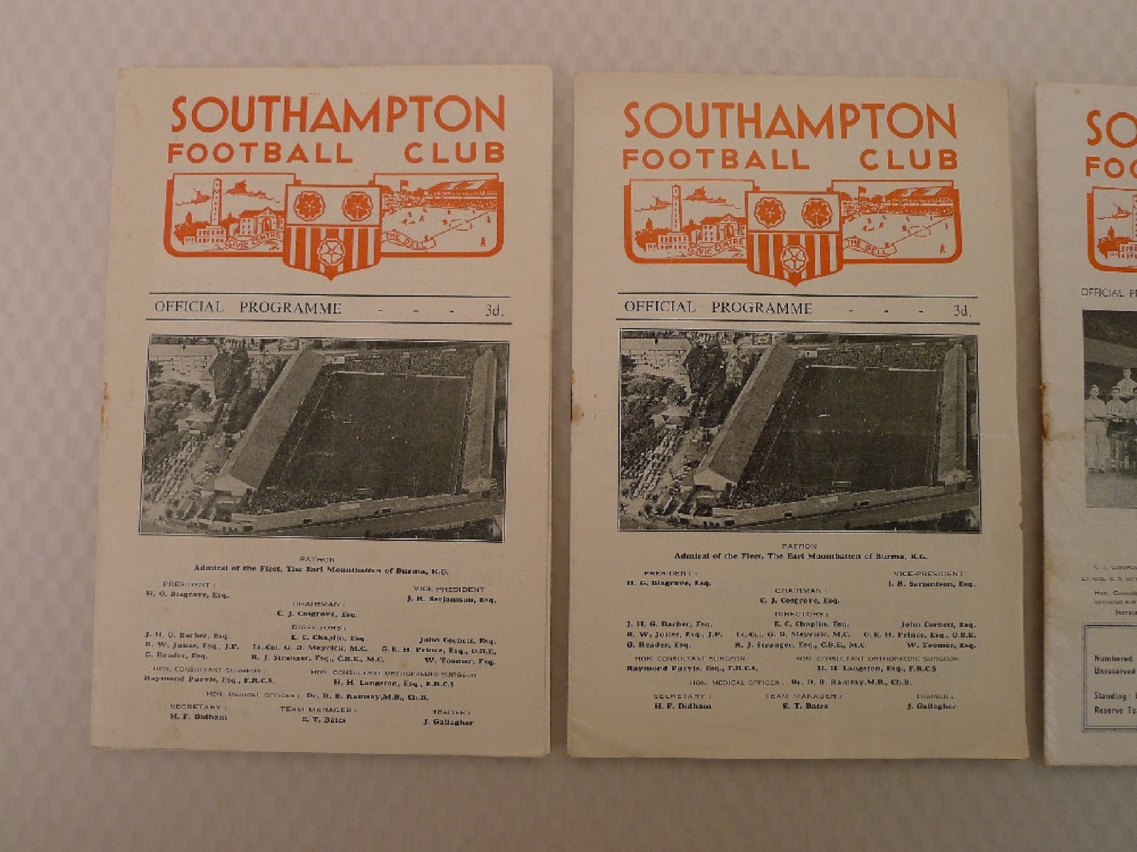 Vintage Football Programmes. 4 x Southampton 1957 football programmes comprising v Gillingham - Image 2 of 4