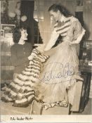 Petula Clarke Singer / Actress Signed Vintage 1951 Reuter 5x7 Press Photo. Good condition. All