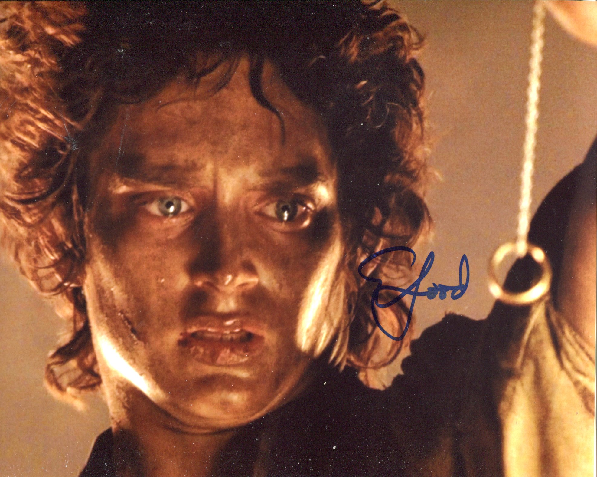 Lord of the Rings 8x10 photo signed by actor Elijah Wood who played Frodo Baggins. Good Condition.