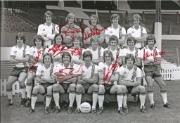 Football Autographed Man United 12 X 8 Photo B/W, Depicting A Wonderful Image Showing Players Posing