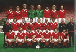Football Autographed Man United 12 X 8 Photo Col, Depicting A Wonderful Image Showing Players Posing