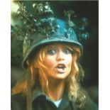 Goldie Hawn Signature Piece Includes A Colour 10x8 Photograph Plus A Signed White Card Approx 6x4.