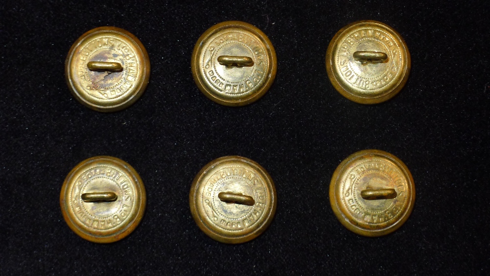 B21 A set of 6 Kings Crown & Flying Eagle WW2 era RAF uniform brass buttons. These brass buttons are - Image 3 of 4