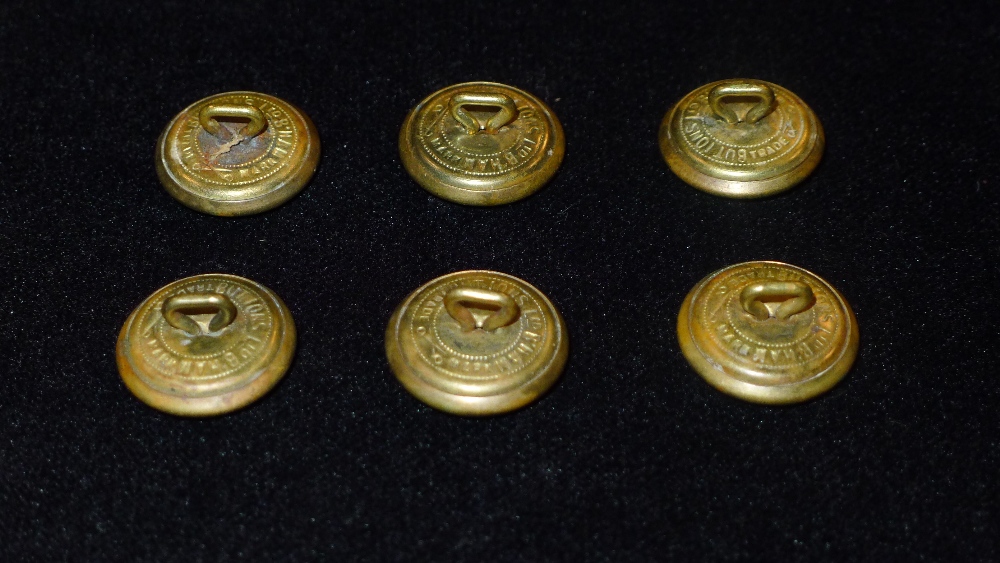 B21 A set of 6 Kings Crown & Flying Eagle WW2 era RAF uniform brass buttons. These brass buttons are - Image 4 of 4