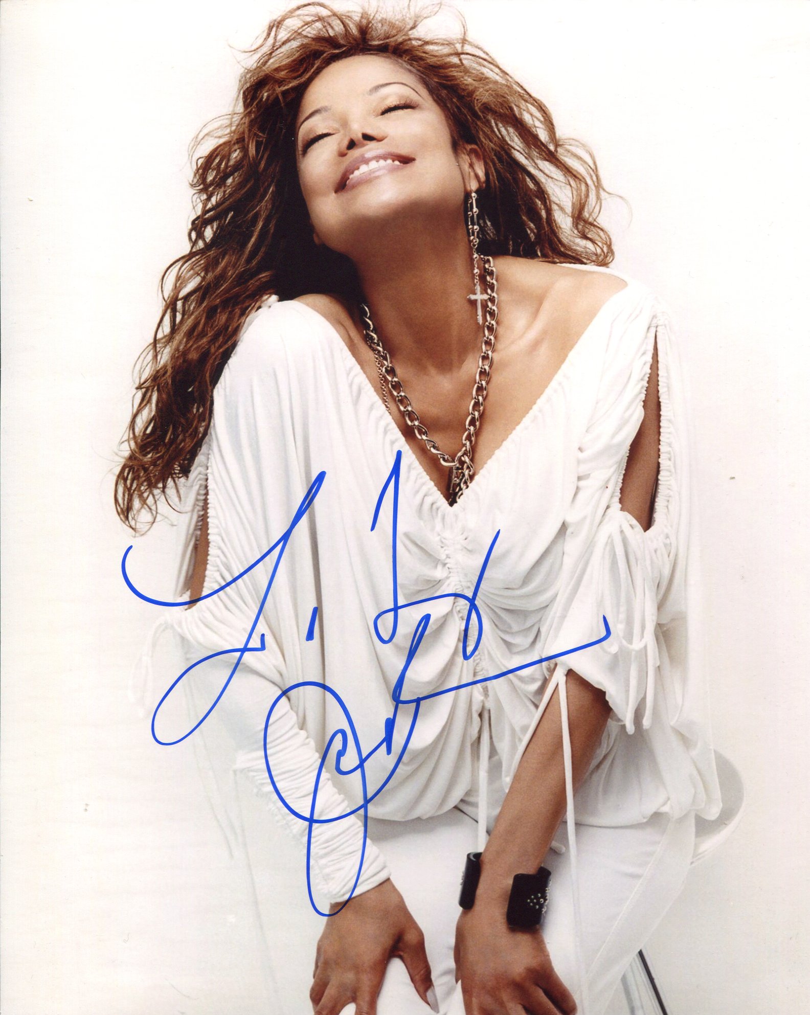 Latoya Jackson, amazing 8x10 photo signed by pop star Latoya Jackson, brother of Michael Jackson.