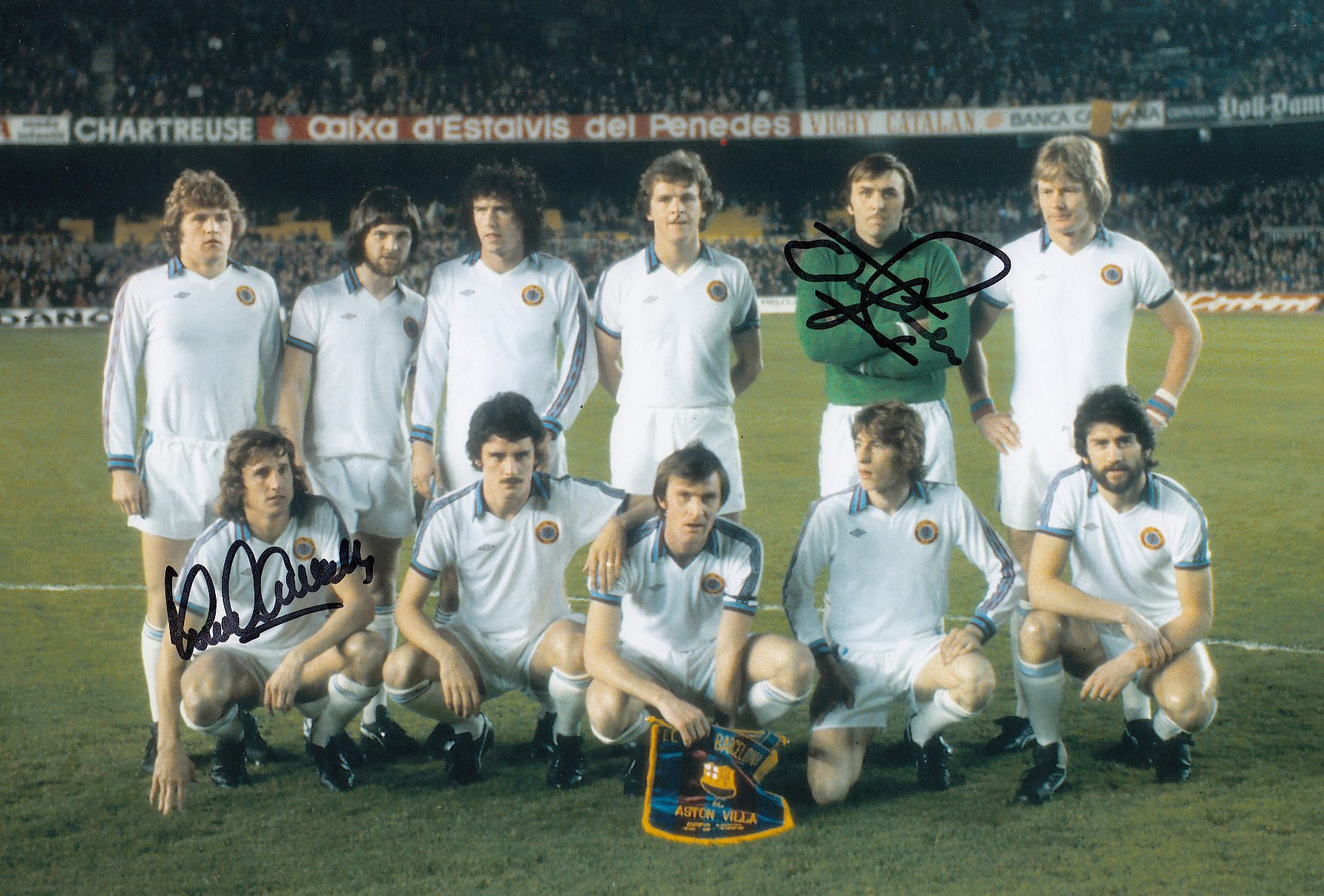 Autographed Aston Villa 12 X 8 Photo Col, Depicting A Wonderful Image Of The Aston Villa Team Lining