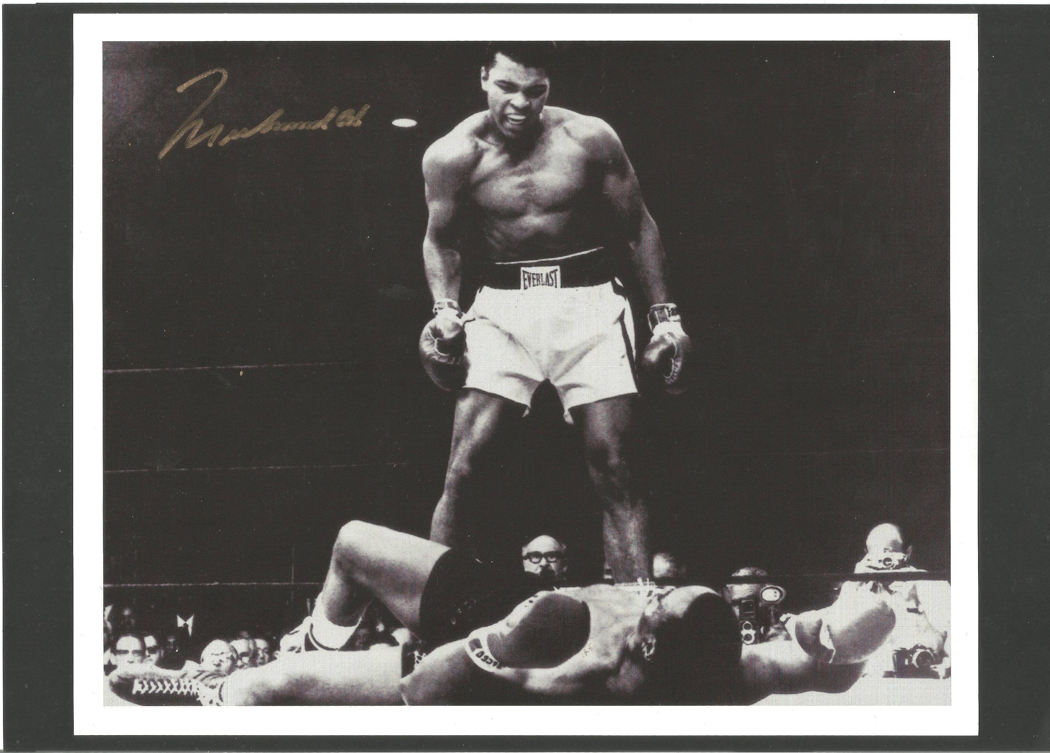 Muhammad Ali signed 10x8 black and white photo. American professional boxer, activist,