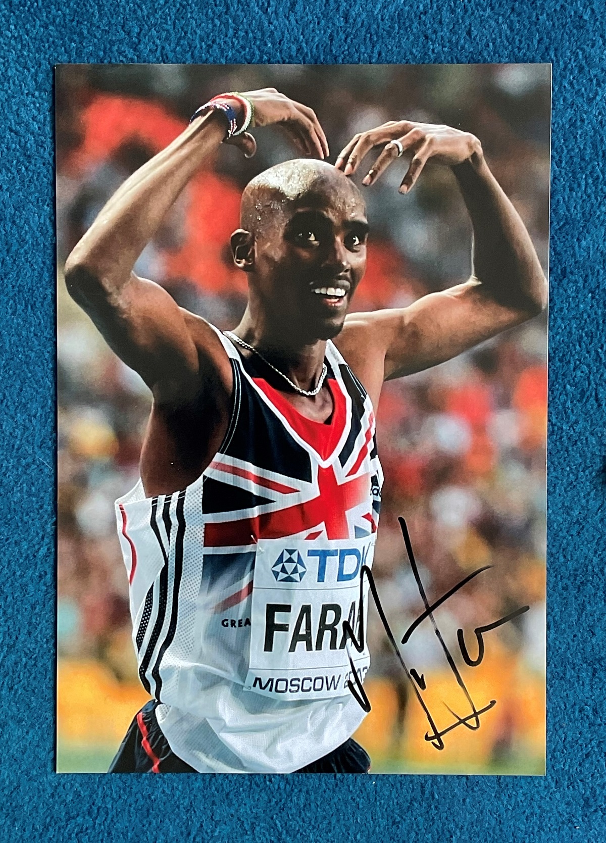 Mo Farah signed 16x12 colour photo pictured celebrating after winning world championship gold in