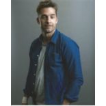 Scott Speedman Signed 10 x 8 inch Colour Photo. Good condition. All autographs come with a