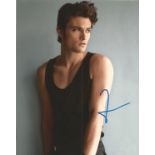 Shiloh Fernandez actor signed colour photo 10 x 8 inch. Shiloh Thomas Fernandez is an American