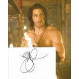 Jake Gyllenhaal Signed 6x4 White Card With 10 x 8 inch Colour Unsigned Photo. Good condition. All