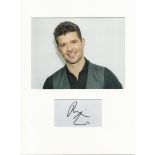 Robin Thicke signature piece autograph presentation. Mounted with unsigned photo to approx. 16 x
