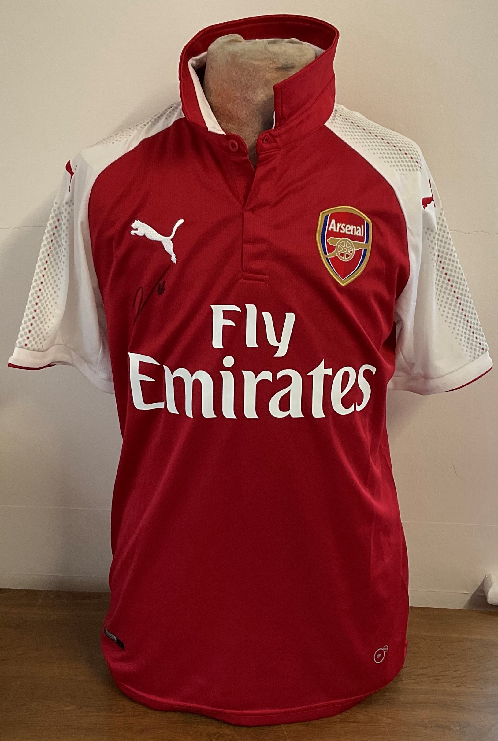 Football Pierre-Emerick Aubameyang signed Arsenal replica home shirt.