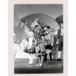Angela Lansbury signed 10x8 inch black and white photo. Dame Angela Brigid Lansbury DBE born 16