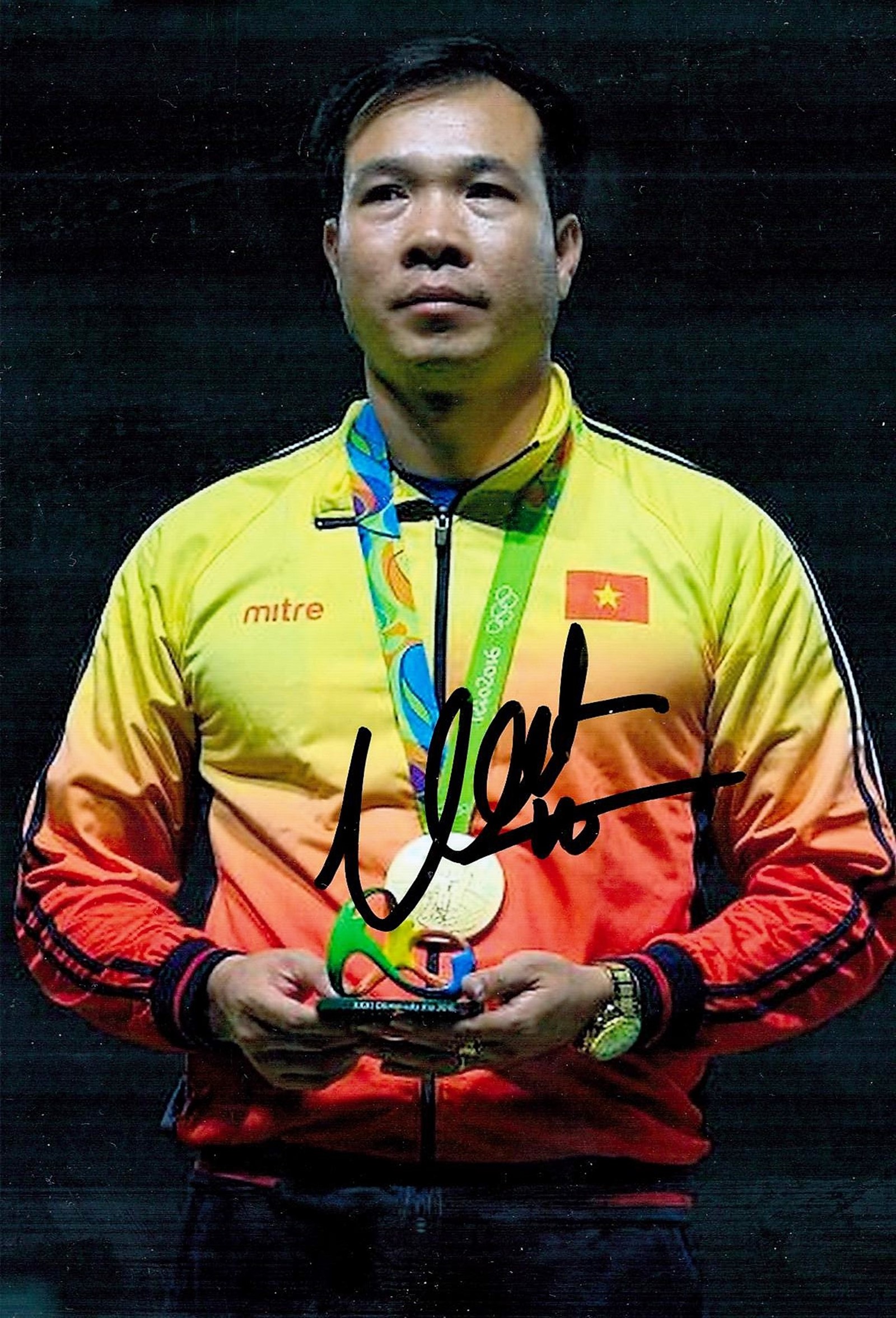 Olympics Xuan Vinh Hoang signed 6x4 colour photo winner of the Gold and silver medal in the 10m