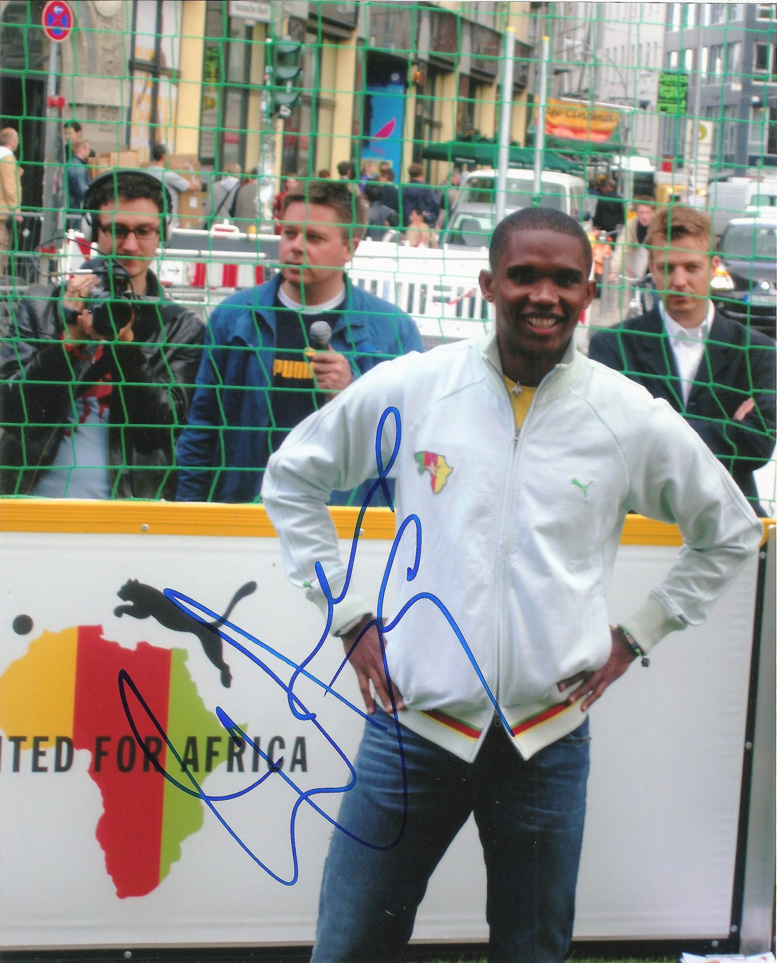 Football Samuel Eto'o signed 10x8 colour photo. Samuel Eto'o Fils (born 10 March 1981) is a